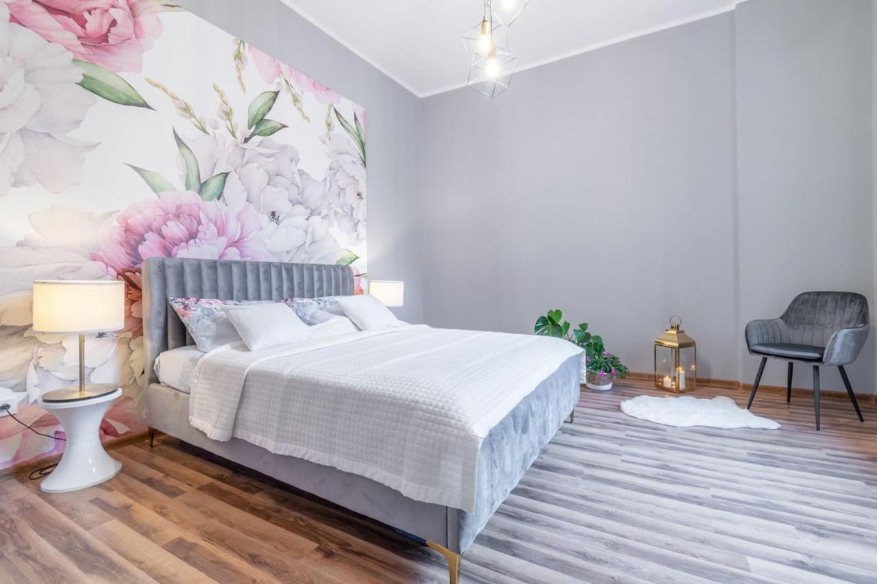 Opera Apartment *